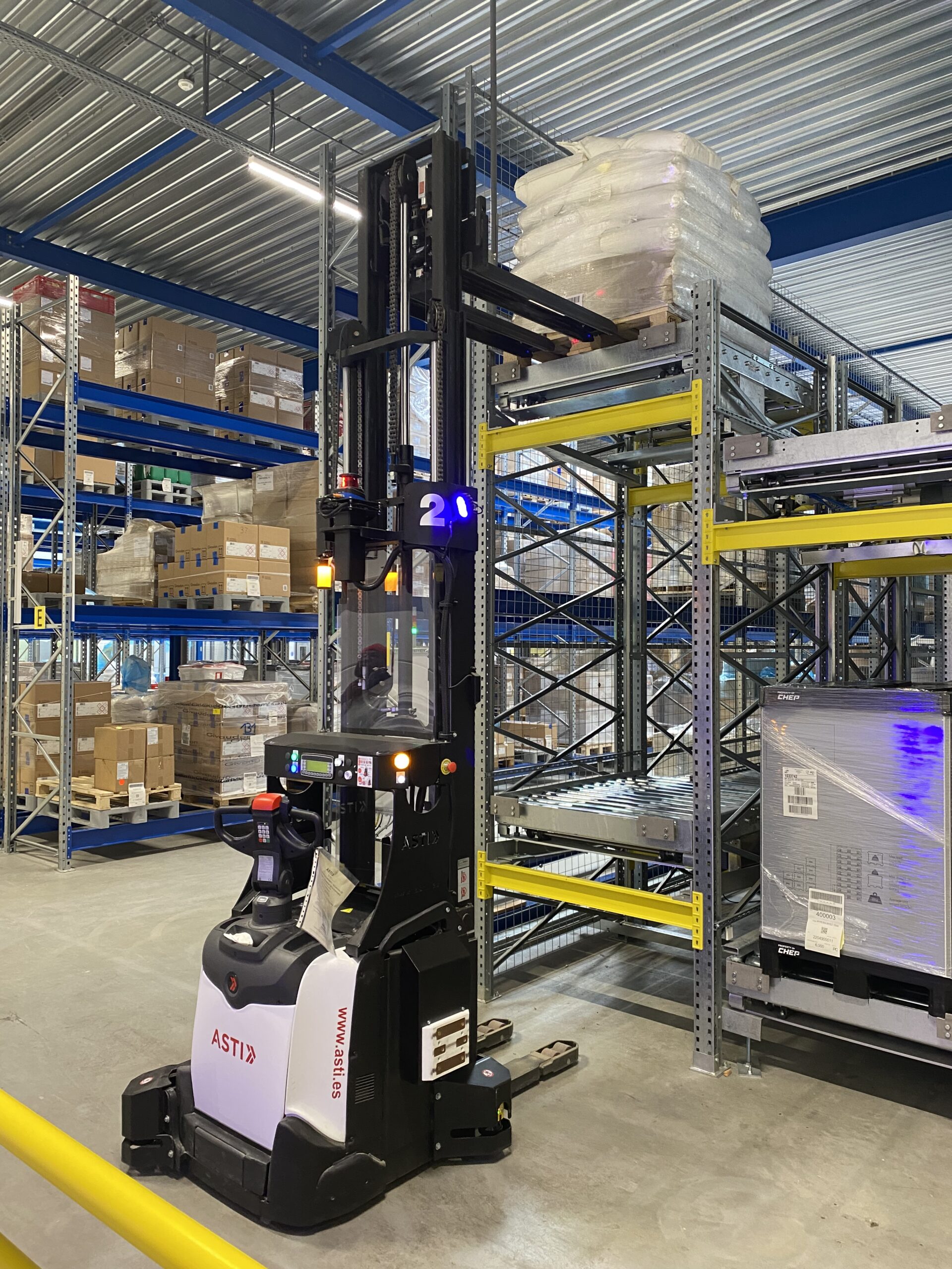 Livekindly - automated - guided - vehicles - magazijn - pallets