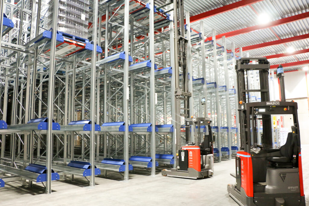 Automated - guided - vehicles - magazijnautomatisering - shuttles - stellage